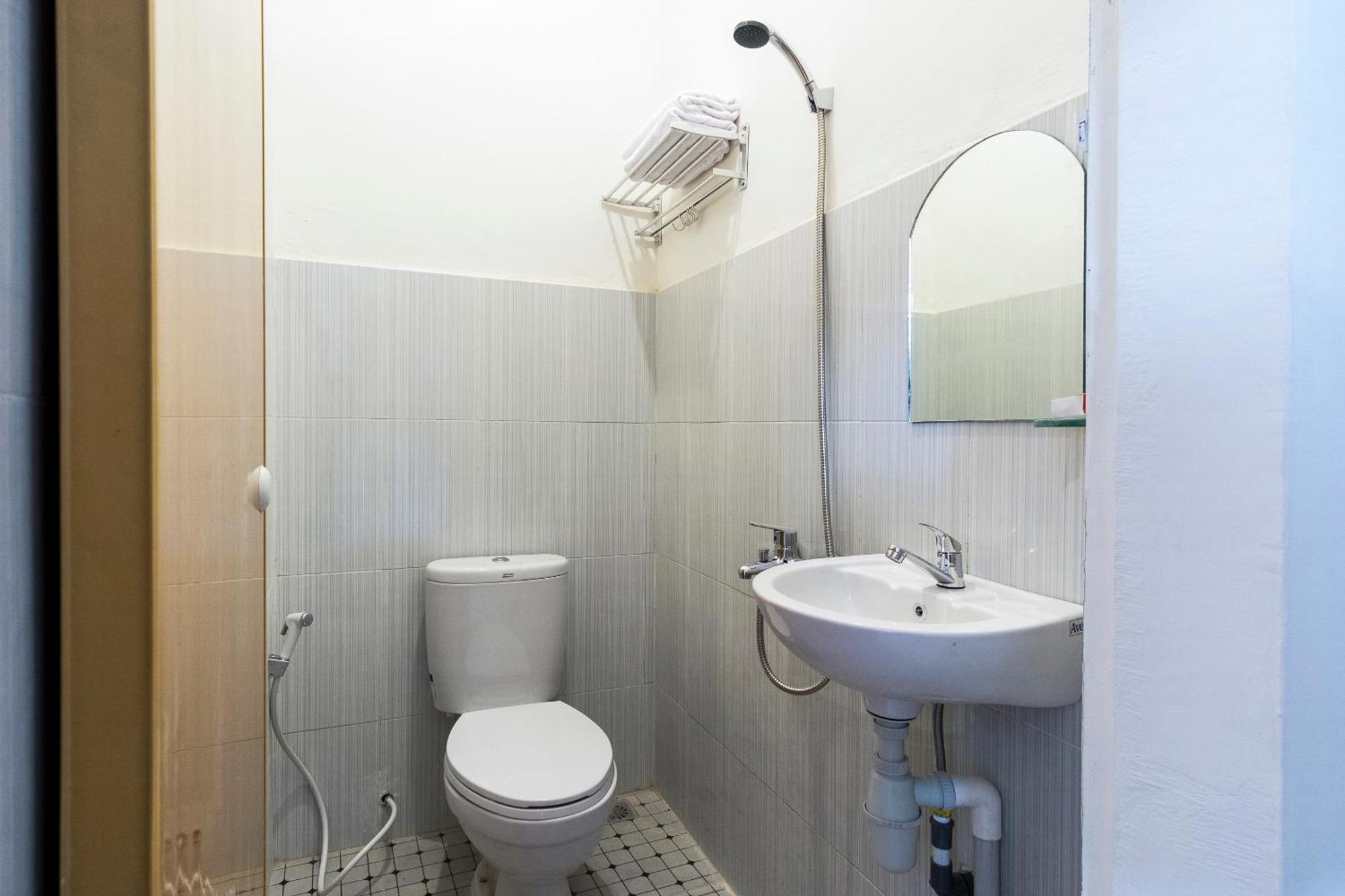 Super Oyo Capital O 873 Kamani Homestay Syariah Медан Экстерьер фото