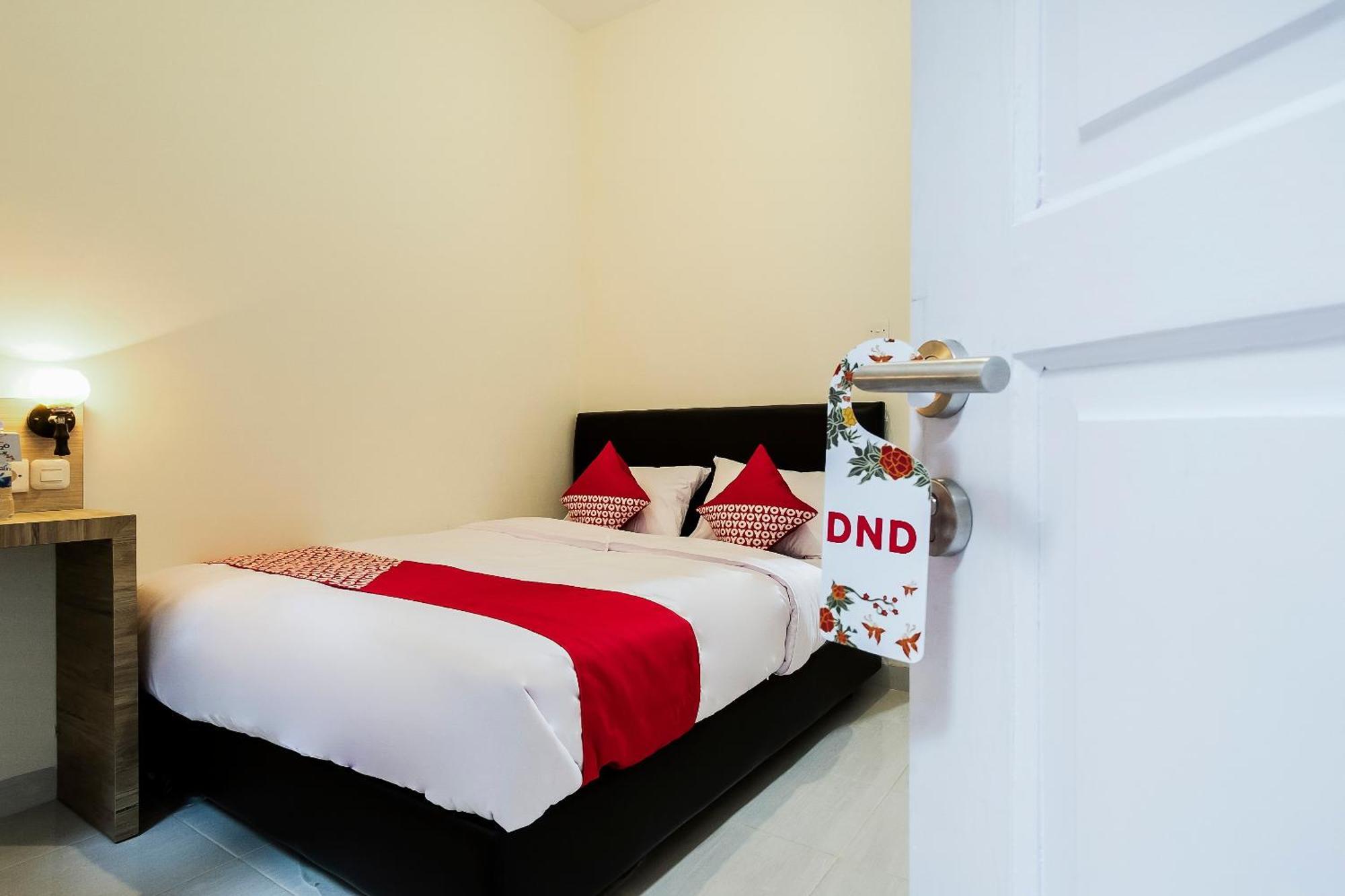 Super Oyo Capital O 873 Kamani Homestay Syariah Медан Экстерьер фото