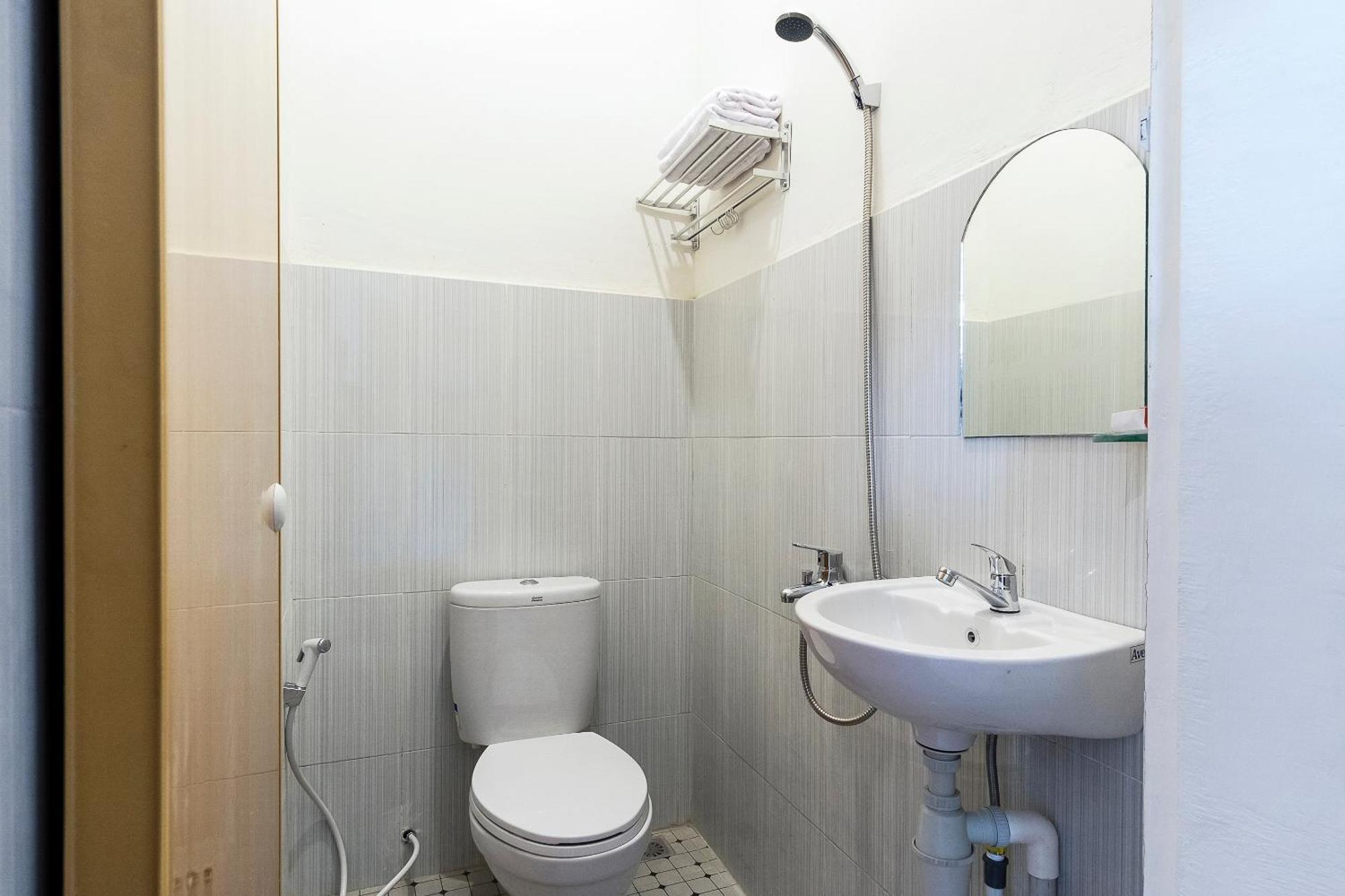 Super Oyo Capital O 873 Kamani Homestay Syariah Медан Экстерьер фото
