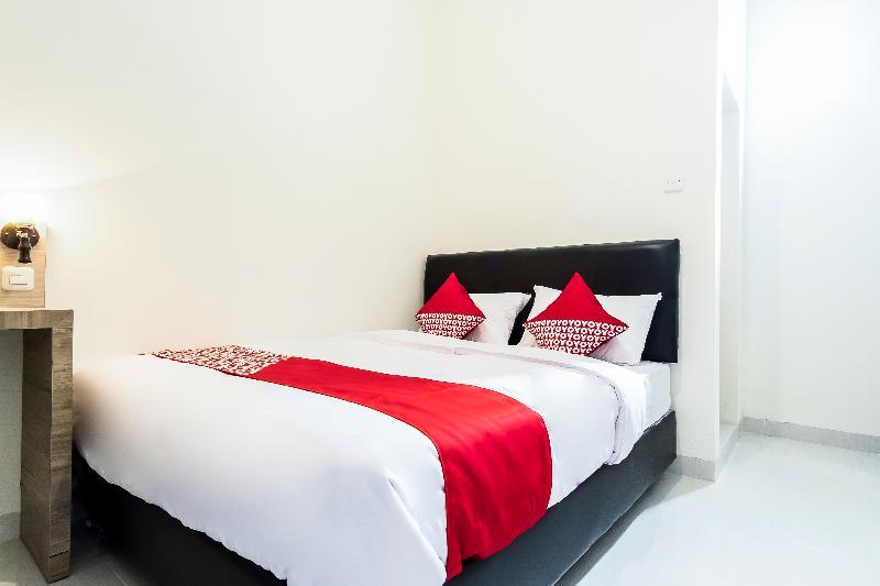 Super Oyo Capital O 873 Kamani Homestay Syariah Медан Экстерьер фото