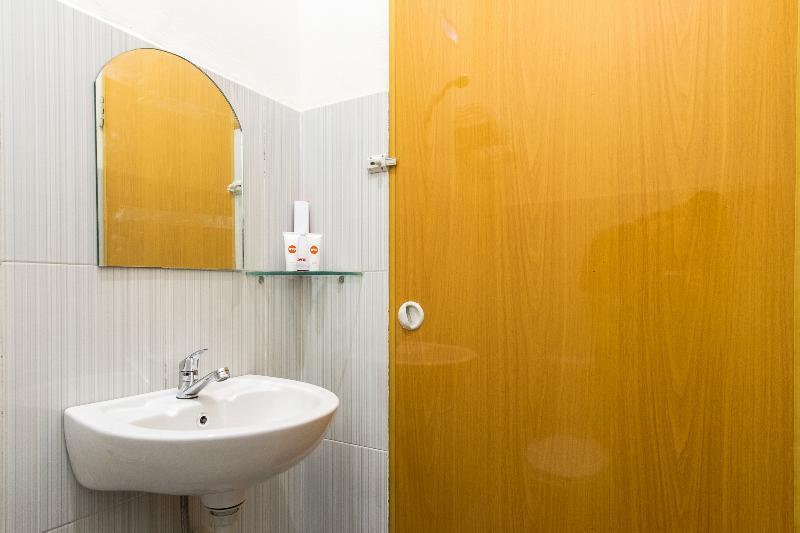 Super Oyo Capital O 873 Kamani Homestay Syariah Медан Экстерьер фото