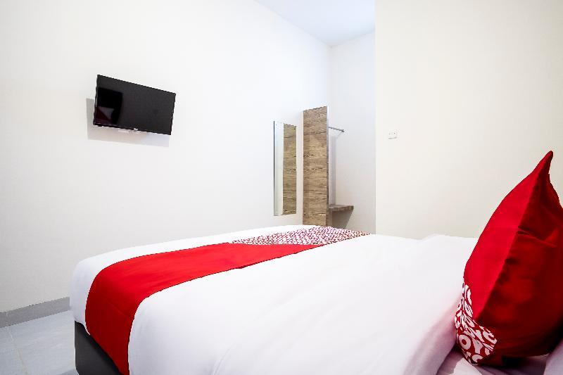 Super Oyo Capital O 873 Kamani Homestay Syariah Медан Экстерьер фото